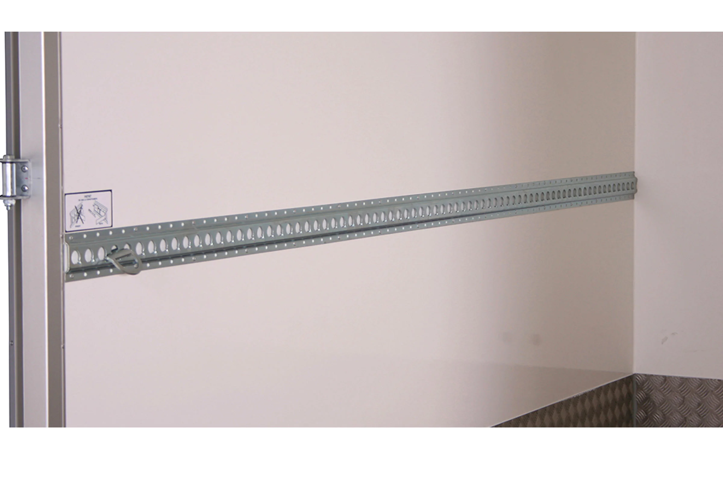 Tie-Down rail for Variant coolroom trailers