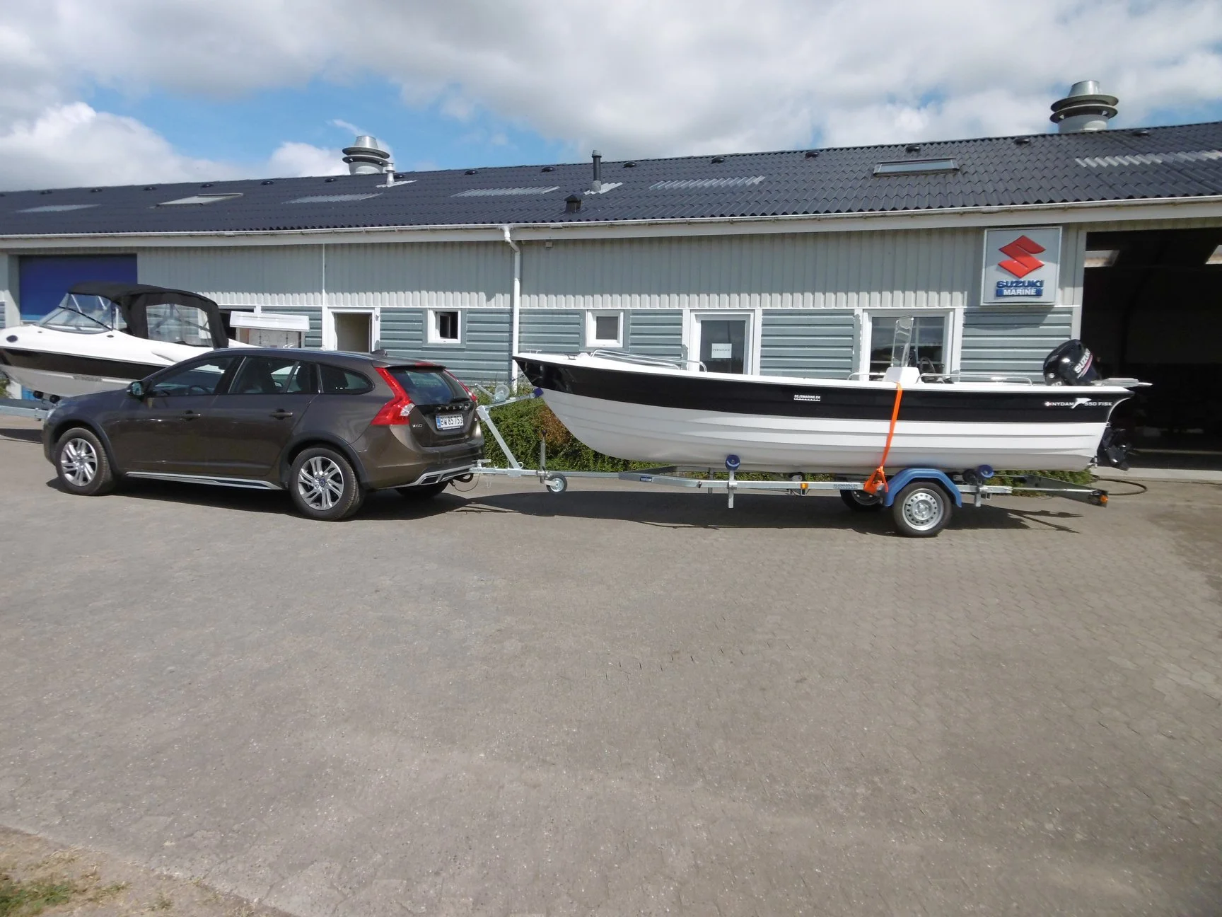 Variant Ocean 750 boat trailer with winch and bow support
