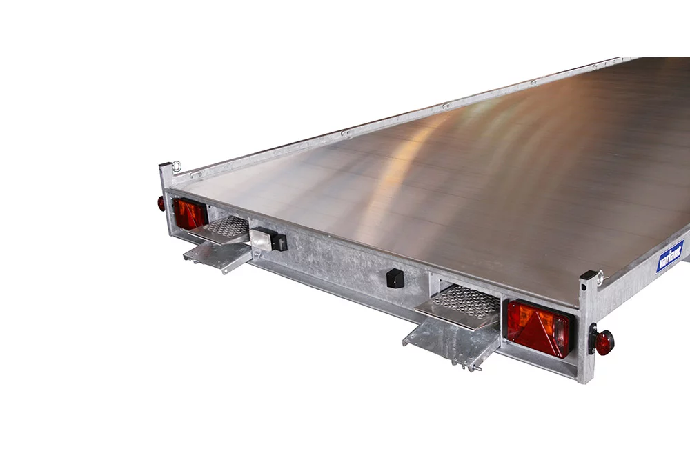 Variant 3521 L4 flatbed car trailer with built in ramp storage drawer